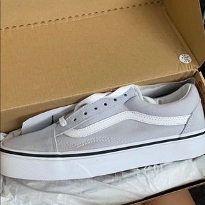 Size Men’s 5/ Women’s 6.5 light grey skater vans